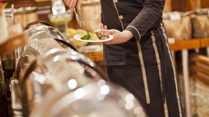 关注指标：从资质、产品、服务三方面入手