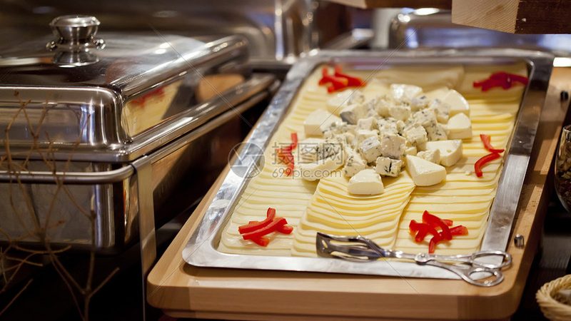 优质供应商是保证食品质量的关键。在筛选供应商时，可以从以下几个方面进行：